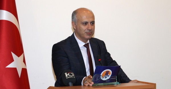 Mersin Üniversitesi Rektörü Prof. Dr. Ahmet Çamsarı 