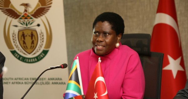 G. Afrika Ankara Büyükelçisi H.E. Ms. Bertha Dipuo Letsatsi-Duba
